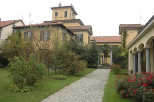 Galleria Circulo Toguna by M. Reeser